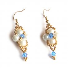 Boucles d'oreilles cristal swarovski bleu saphir perles blanches et or soirée mariage cérémonie plaqué or