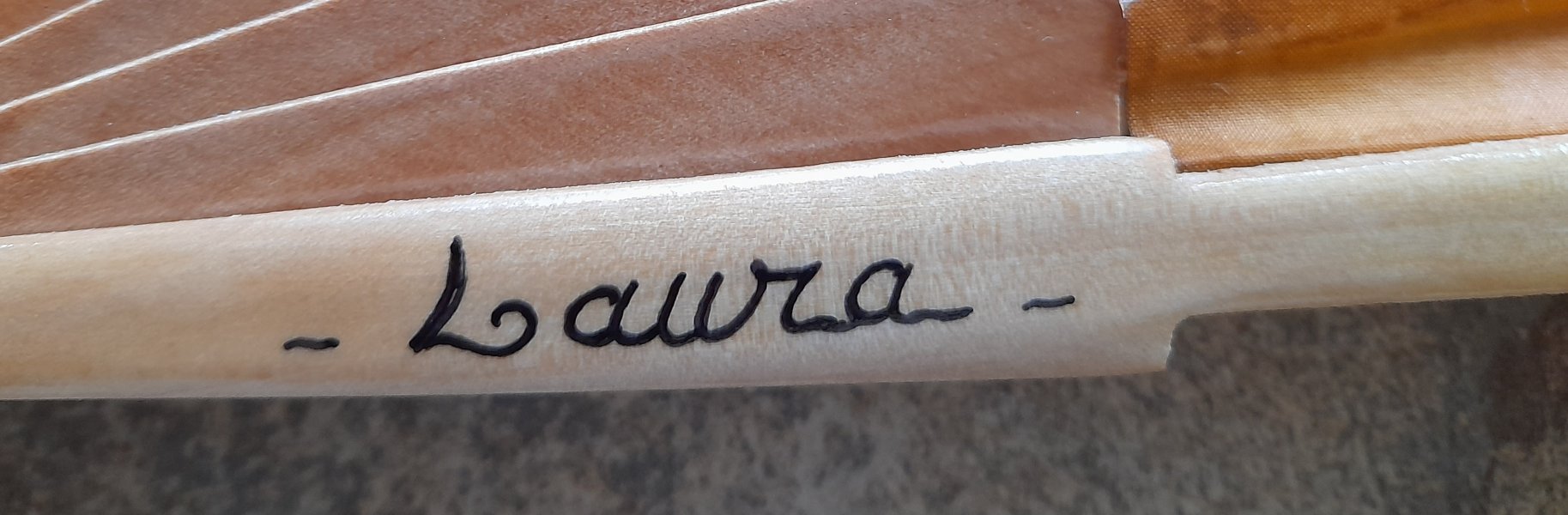 Eventail en coton dessin&eacute; et peint &agrave; la main "AGRA"