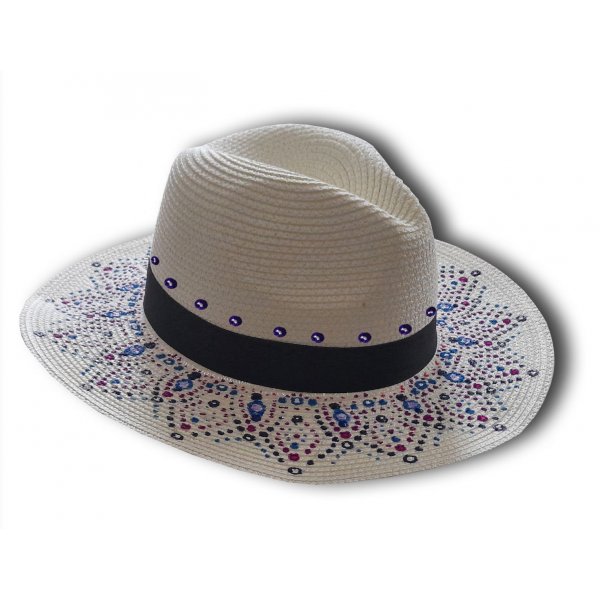 Un joli chapeau style Panama en paille enduite pour une meilleure protection