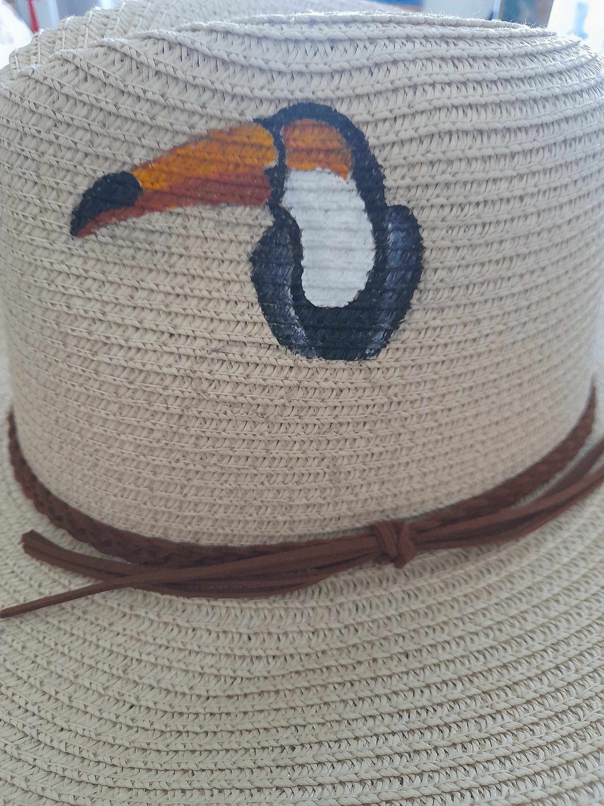 Un joli chapeau style Panama en paille enduite pour une meilleure protection