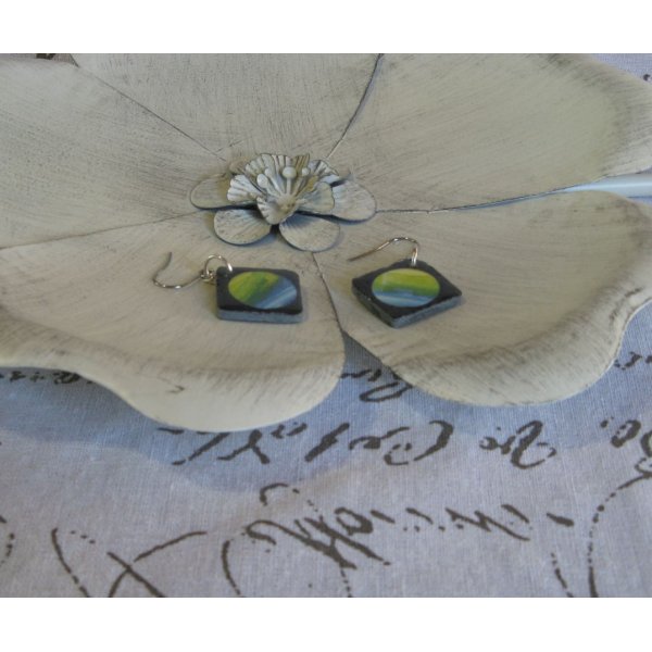 Boucles d'Oreille Fantaise pour Femme en Ardoise et Résine Bleu et Jaune, Création Unique