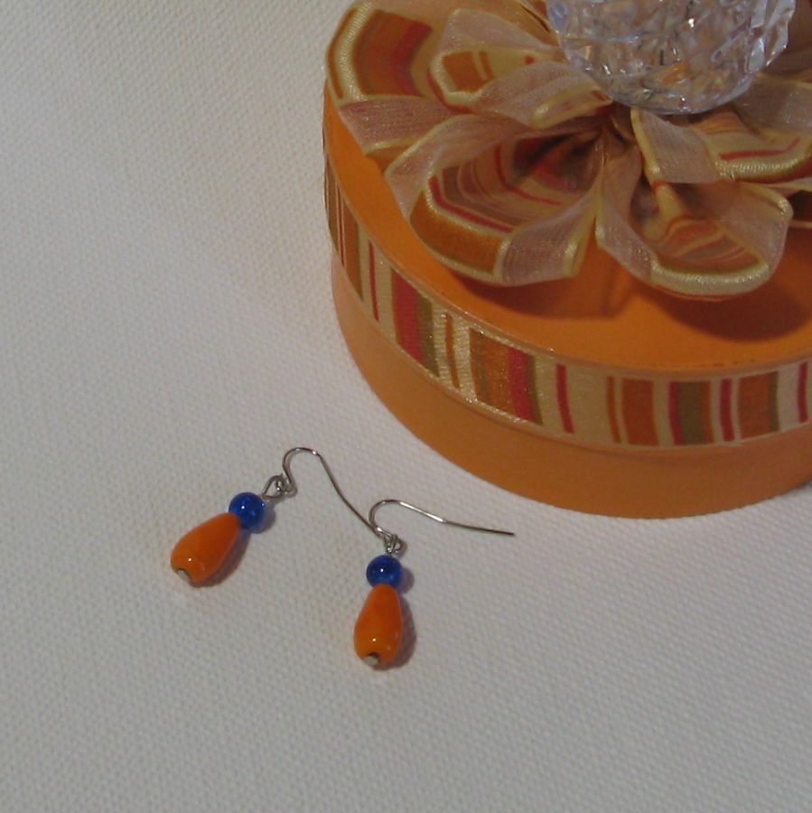 Boucles d'oreille orange et bleu foncé