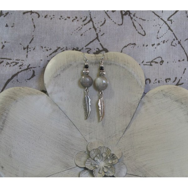 Boucles d'Oreille Plume et Perles Grises, Création Unique