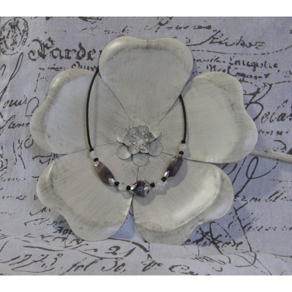 Collier Améthyste sur Silicone Noir et Perles de Verre, Création Unique