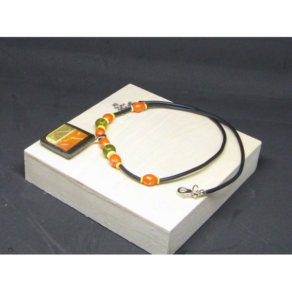 Collier pour Femme en Ardoise Orange et Vert, Création Unique