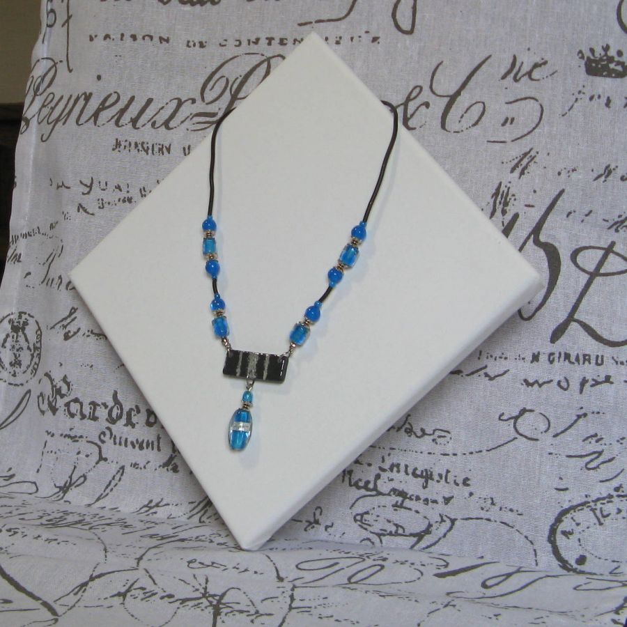 Collier pour Femme en Ardoise et Perles Bleues Création Artisanale Unique