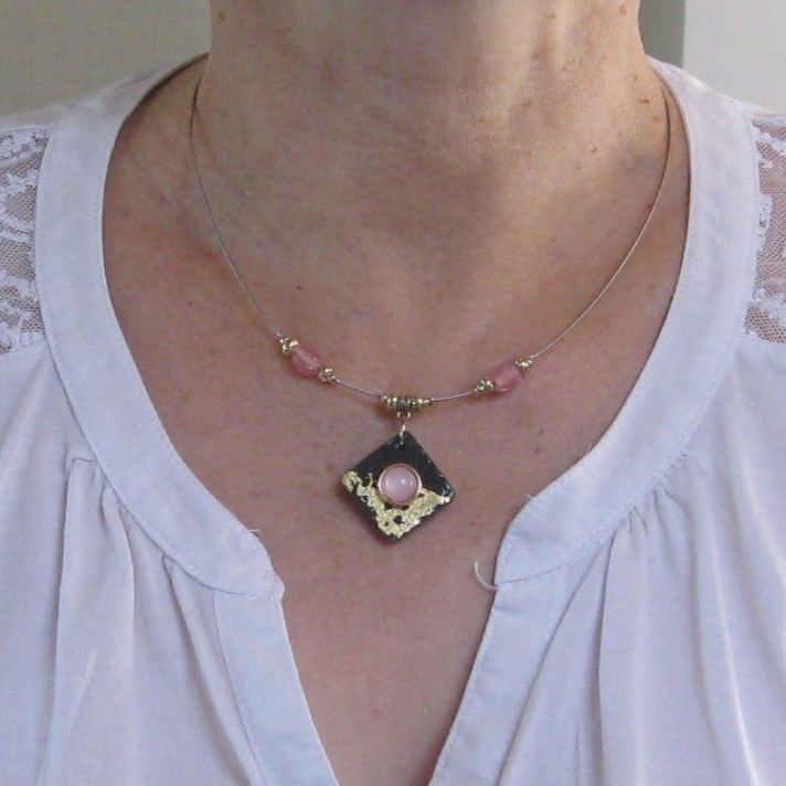 Collier pour Femme, de Style Romantique en Ardoise de couleurs rose et or, Création Unique