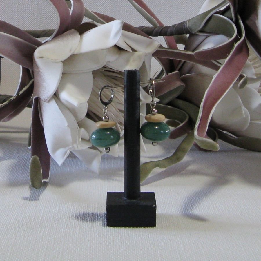 collier pendentif cabochon vert sur ardoise montage chaine