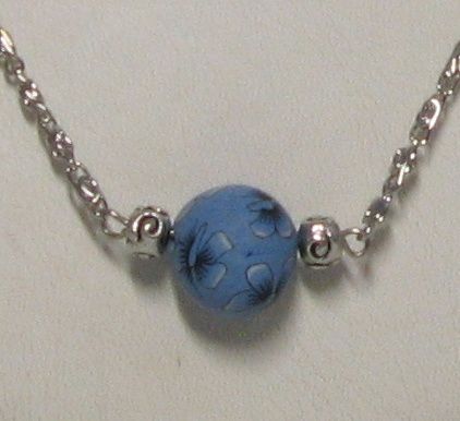 Collier ras-du-cou  perle fleur bleu sur chaine fantaisie
