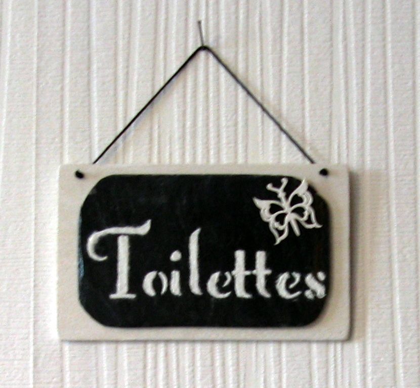 plaque de porte toilettes émaillé sur ardoise et bois