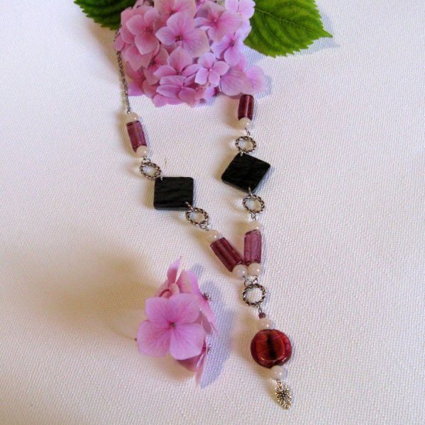 Sautoir pour Femme style Romantique en Ardoise et Perles de verre Rose, Création Unique