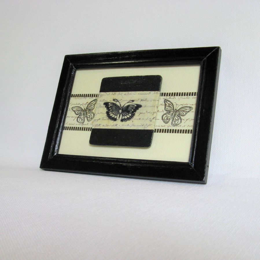 Tableau Papillon Vintage en Ardoise dans un Cadre Noir, Création Unique et Artisanale