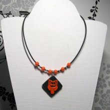 collier pendentif chouette hibou orange émaillé sur cordon silicone noir