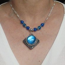 collier pendentif cabochon turquoise sur ardoise montage chaine