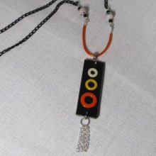 pendentif ardoise anneau métal émaillés sur cordon coton et chaine noire. pièce unique et fait main