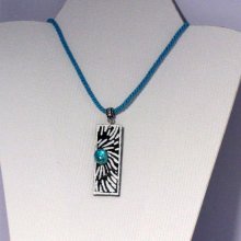 Pendentif pour Femme en Ardoise Emaillée Blanc sur cordon de Coton Turquoise, Création unique