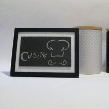 Tableau Déco pour la Cuisine en Ardoise Emaillée Argent sur un fond Blanc et Noir, Création Unique