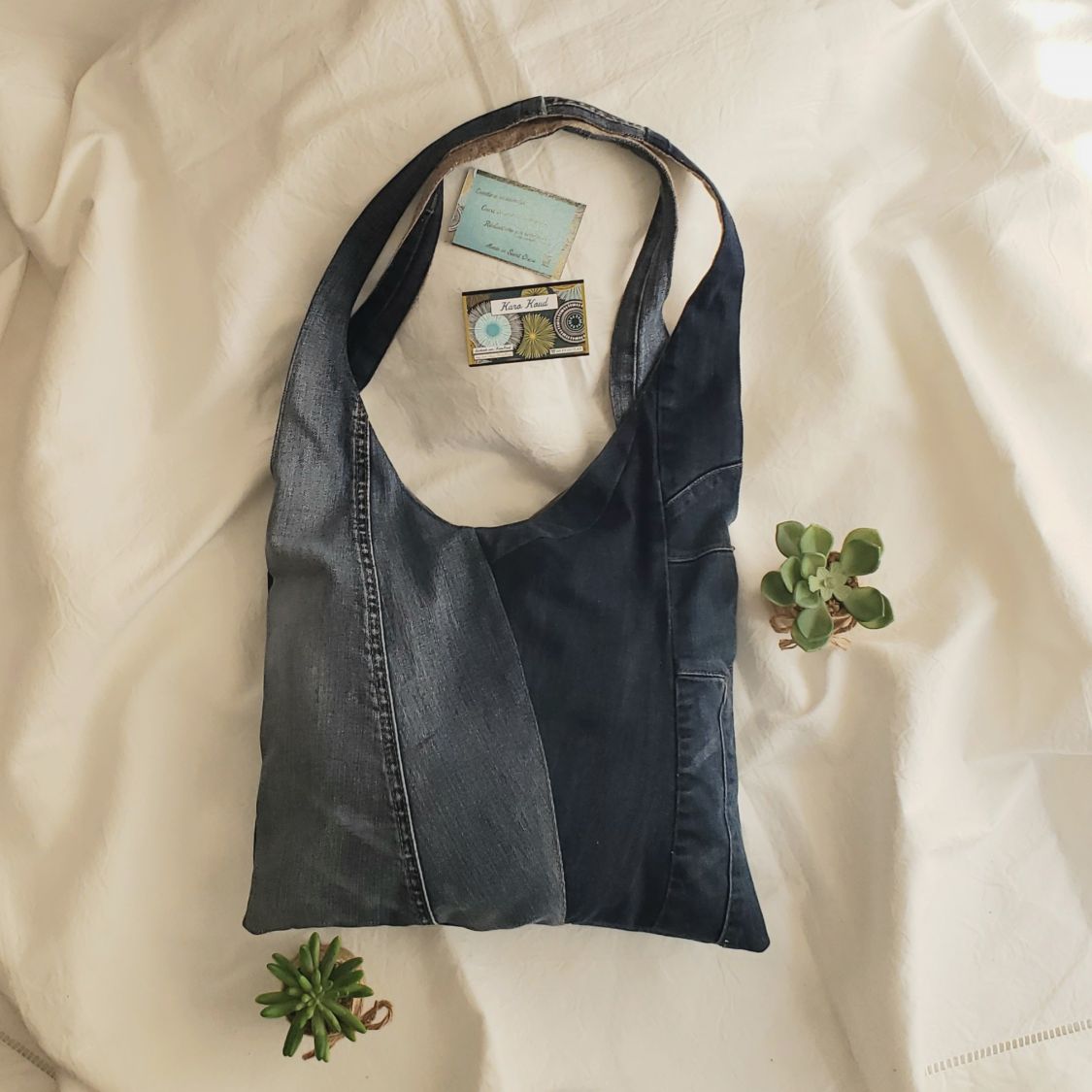 l'indémodable sac en jean recyclé à bandoulière