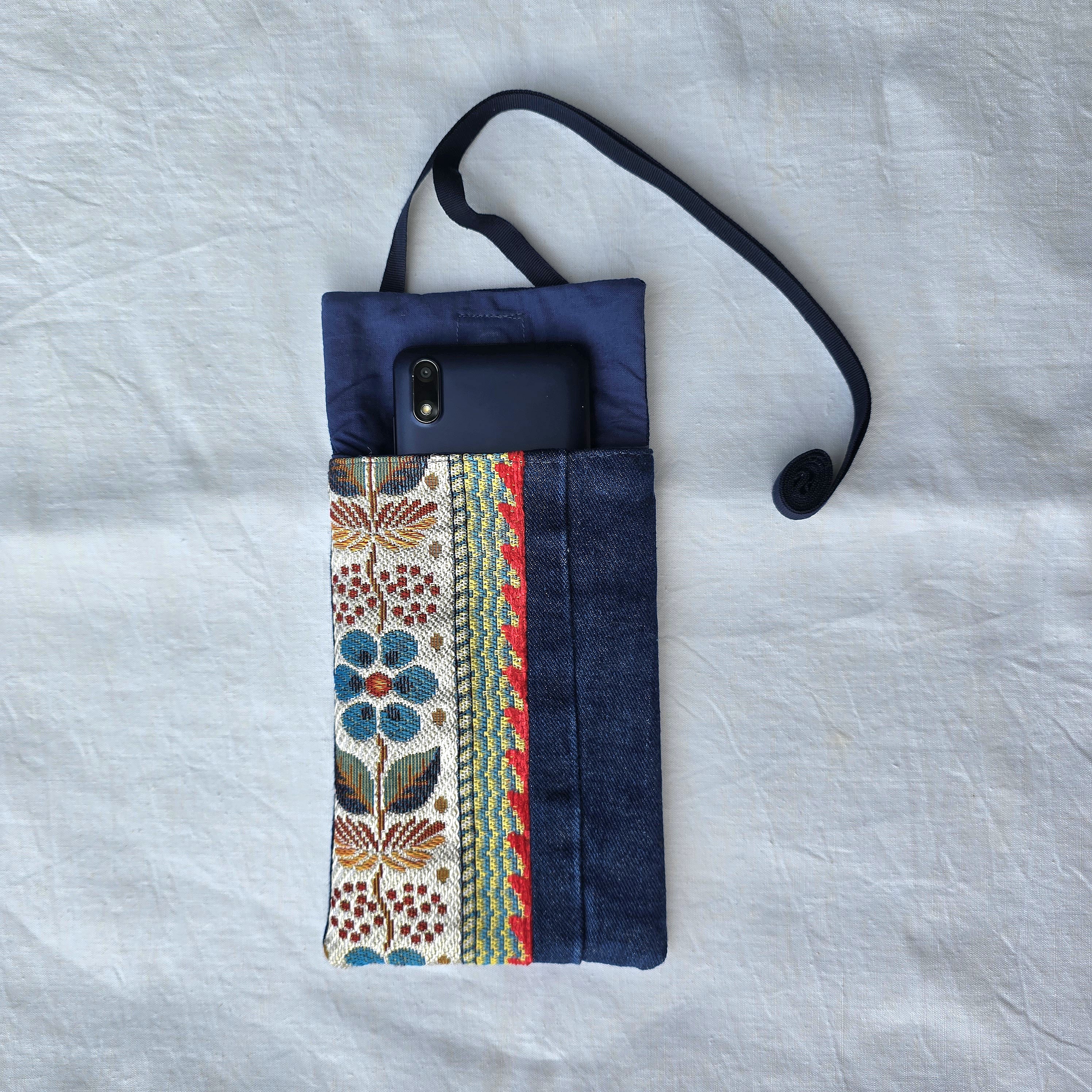 Pochette en tissu pour t&eacute;l&eacute;phone, avec bandouli&egrave;re