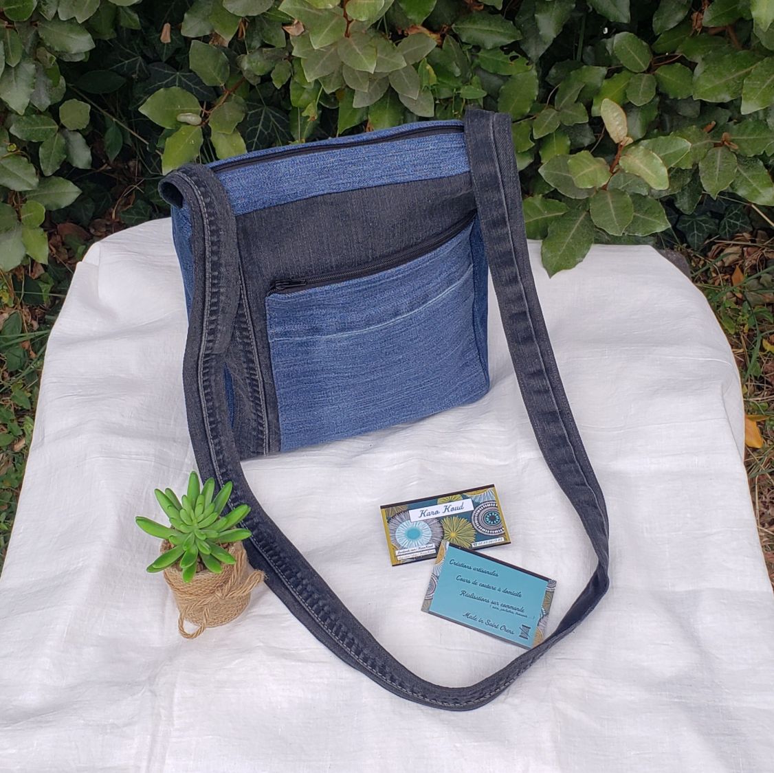 Sacoche bandoulière en jean upcycling pour homme, poche extérieure zippée, style casual