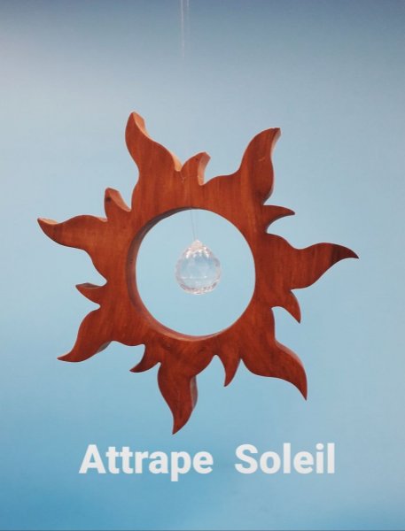 Attrape Soleil en Bois noble à suspendre avec sphère de cristal