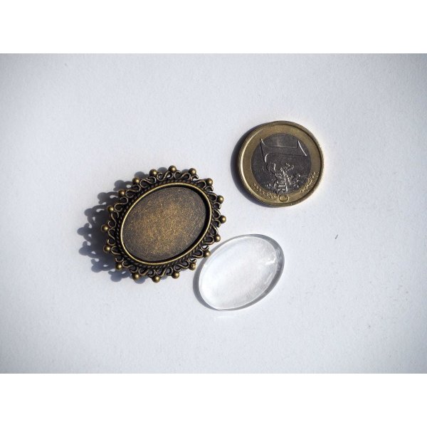 Broche épingle, cabochon ovale 25x18mm, bronze antique avec ornements
