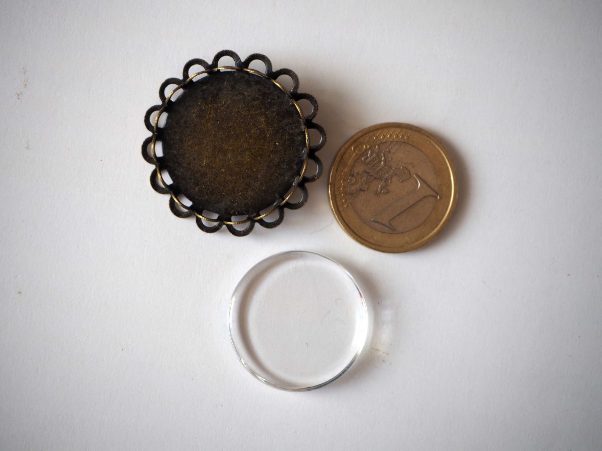 Broche ronde dentelée, bronze antique, cabochon verre 25mm fourni