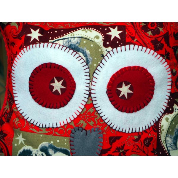 Coussin NOËL Grande Chouette/hibou, 46x40cm, fond rouge avec anges