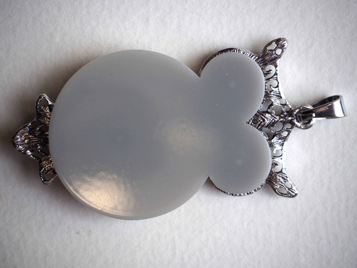 Grande breloque HIBOU gris en acrylique avec collage de perles et de strass, 75x40mm