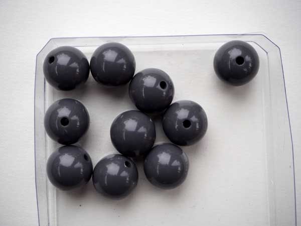 Lot 10 perles en résine couleur grise  12mm 