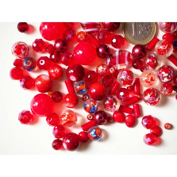 Lot de 120 perles tons rouges de différentes formes