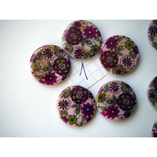 Lot 5 perles NACRE, 20mm,  tons rose violet avec fleurs, trou transversal+/-1mm 