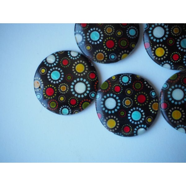 Lot 5 perles NACRE, 30mm, fond noir avec ronds multicolores, trou transversal+/-1mm