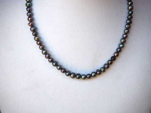 Très beau collier en perles d'eau douce, gris nacré, 40cm, idéal cérémonie, mariage
