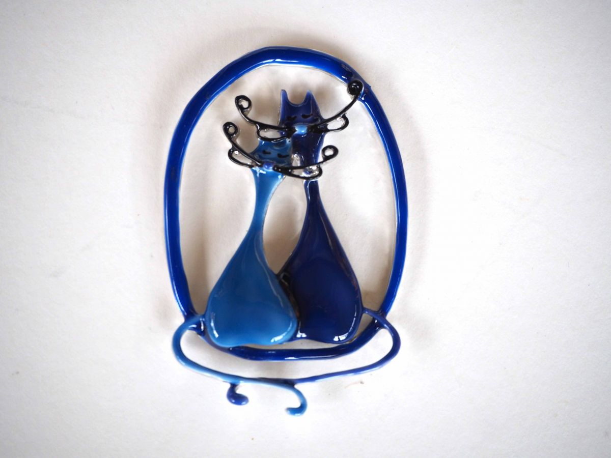Très beau pendentif 75x50mm, 2 chats amoureux , 2 tons de bleu, métal émaillé