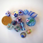 Lot de 5 perles en verre différentes, tons bleu turquoise clair et feuile d'argent