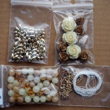 Bel ensemble de perles pour fabriquer un collier ou autre, tons beige/marron