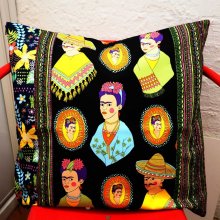 HOUSSE de coussin 44x44cm, Frida Kahlo fond noir