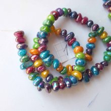 Cordon de 82 perles nacre irrégulières colorées et nacrées, perles de coquillage, 38cm
