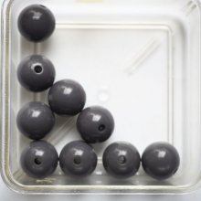 Lot 9 perles en résine couleur grise 15mm 