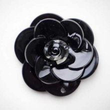 Belle fleur en résine brillante 5,5cmx2cm, entre deux, noir