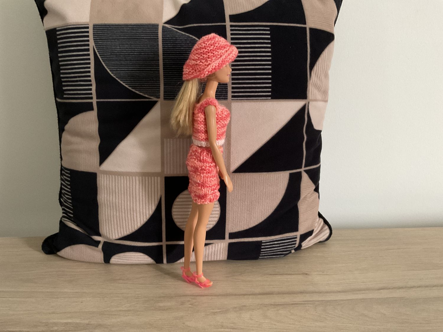 Jupe , top ,chapeau pour Barbie 