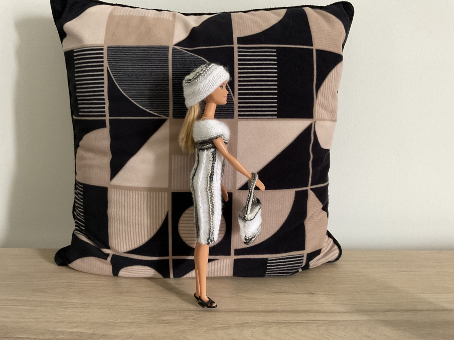 Robe blanche rayée noire Barbie 