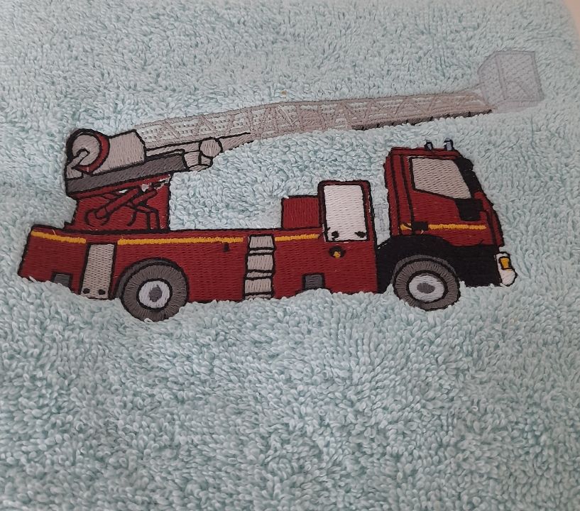 Drap de bain vert d'eau" camion de pompier " à personnaliser