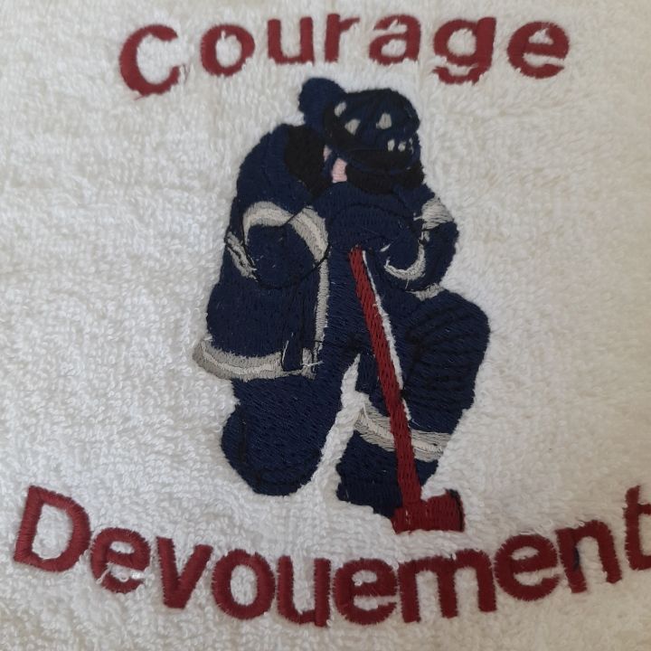 serviette blanche " Courage et  dévouement" à personnaliser