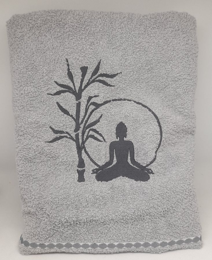 Drap de bain gris brodé " Position du lotus et Bambou " à personnaliser