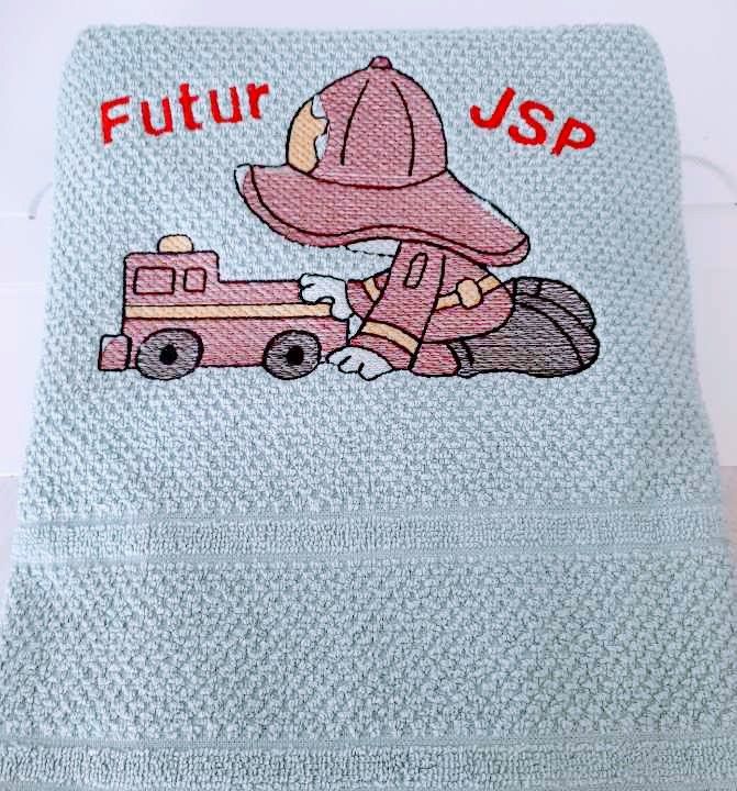 serviette vert d'eau  pour enfant " Futur JSP " à personnaliser