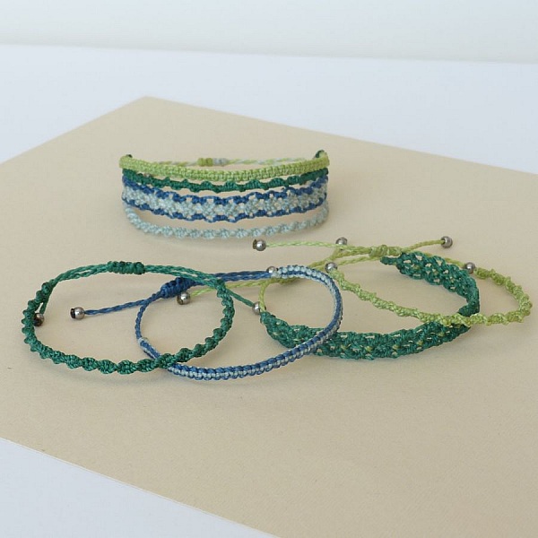 BBijoux en micro-macram&eacute; &agrave; personnaliser  en "Nuances de vert " 