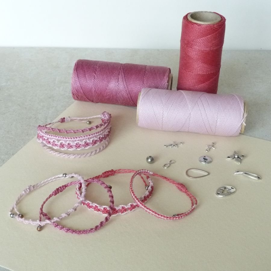 Bijoux en micro-macramé à personnaliser  en "Nuances de rose" 