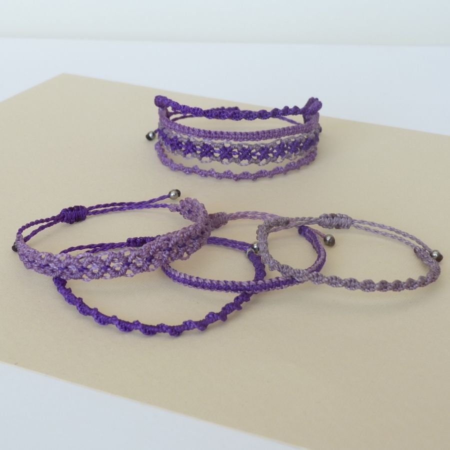 Bijoux en micro-macramé à personnaliser  en "Nuances de violet" 